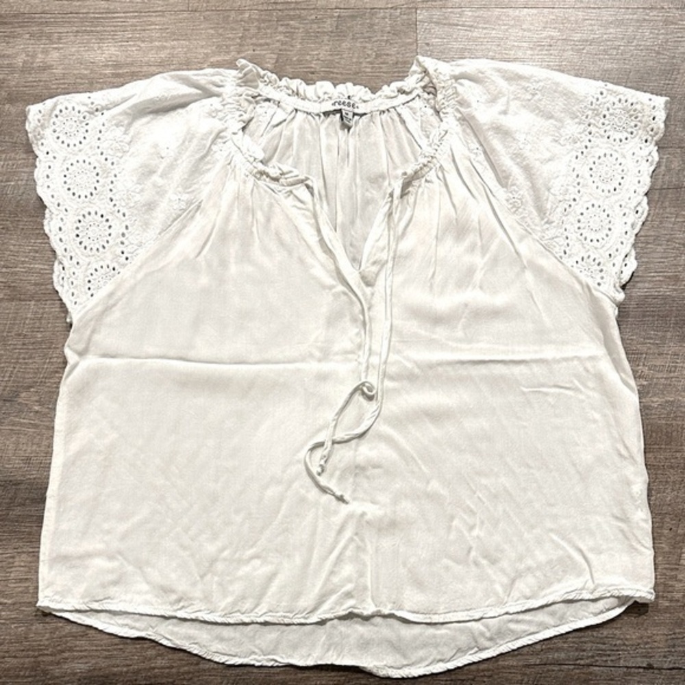 Reese short sleeve White Eyelet Lace Top blouse size medium